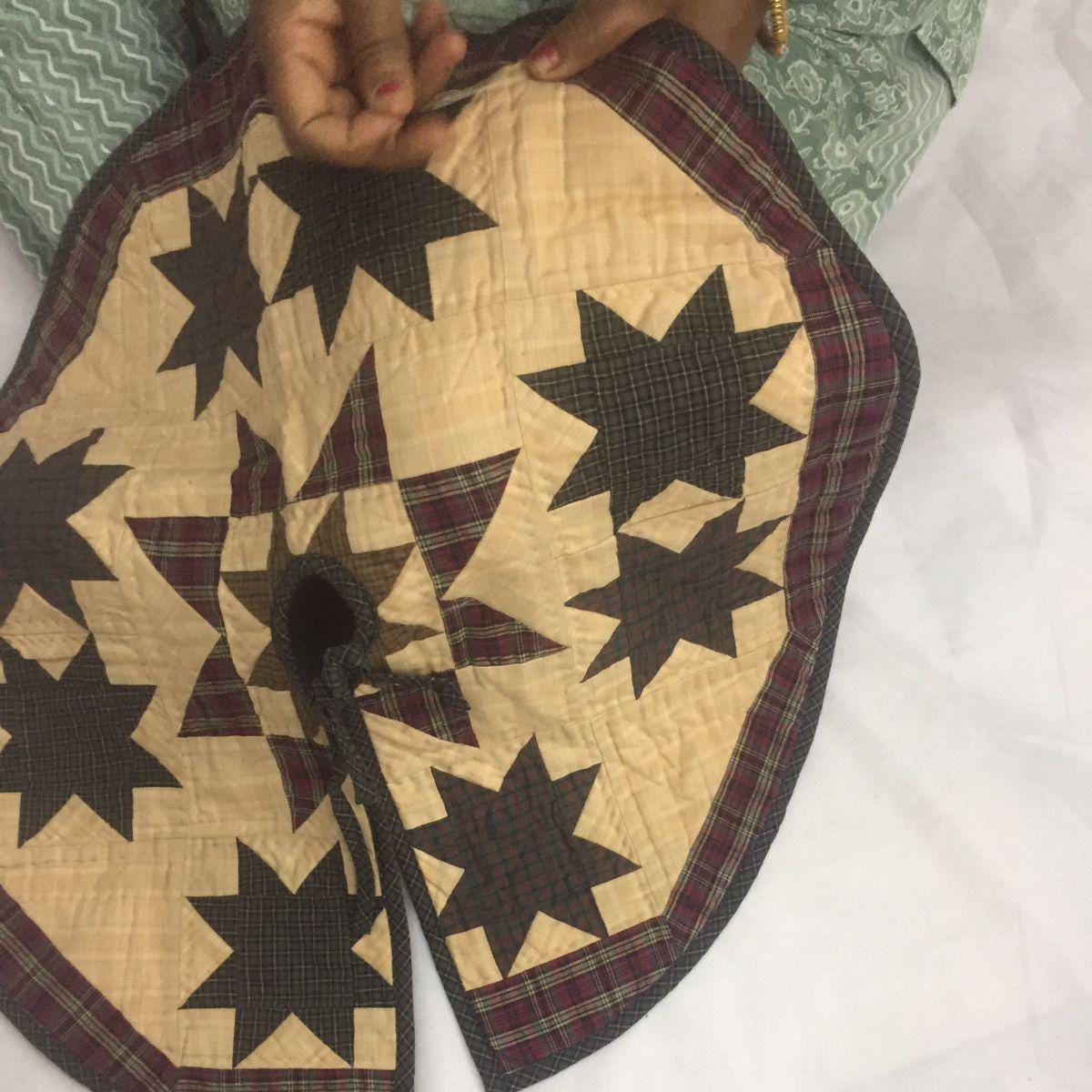 Christmas tree skirt 24" inch hand made hand quilted star of stars plaid Heirloom Quality tree skirt by HOME HEART Brands( Made in India)