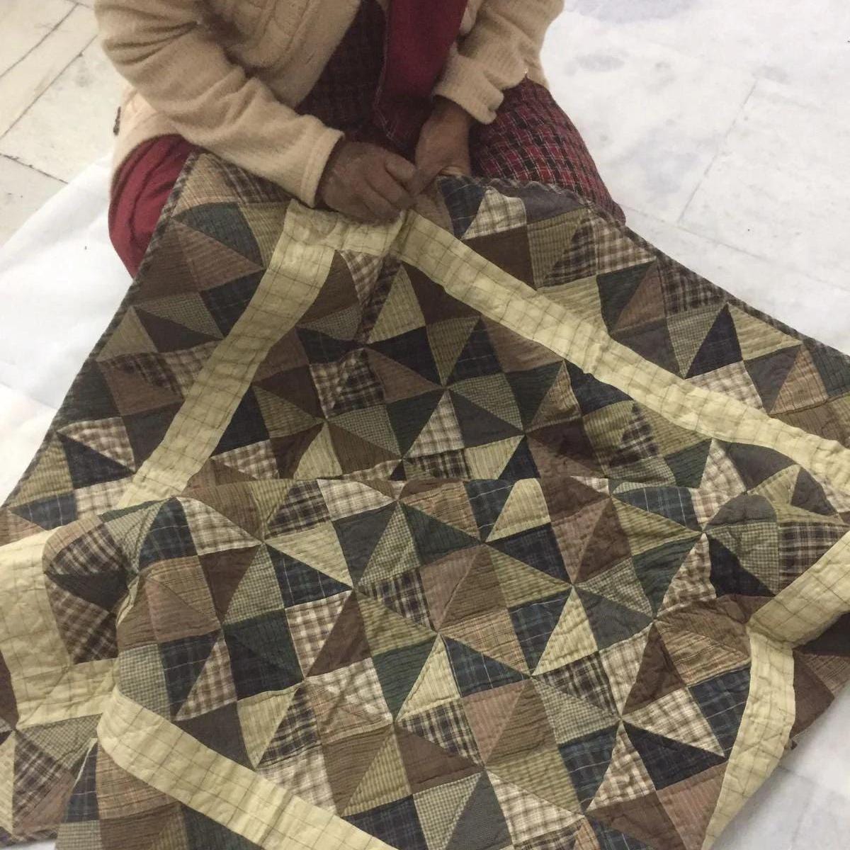 Throw Quilt, Wall hanging ,Table Toppers & baby quilt kaleidoscope country Hand Quilted cotton quilt by Home Heart brands (Made in India)