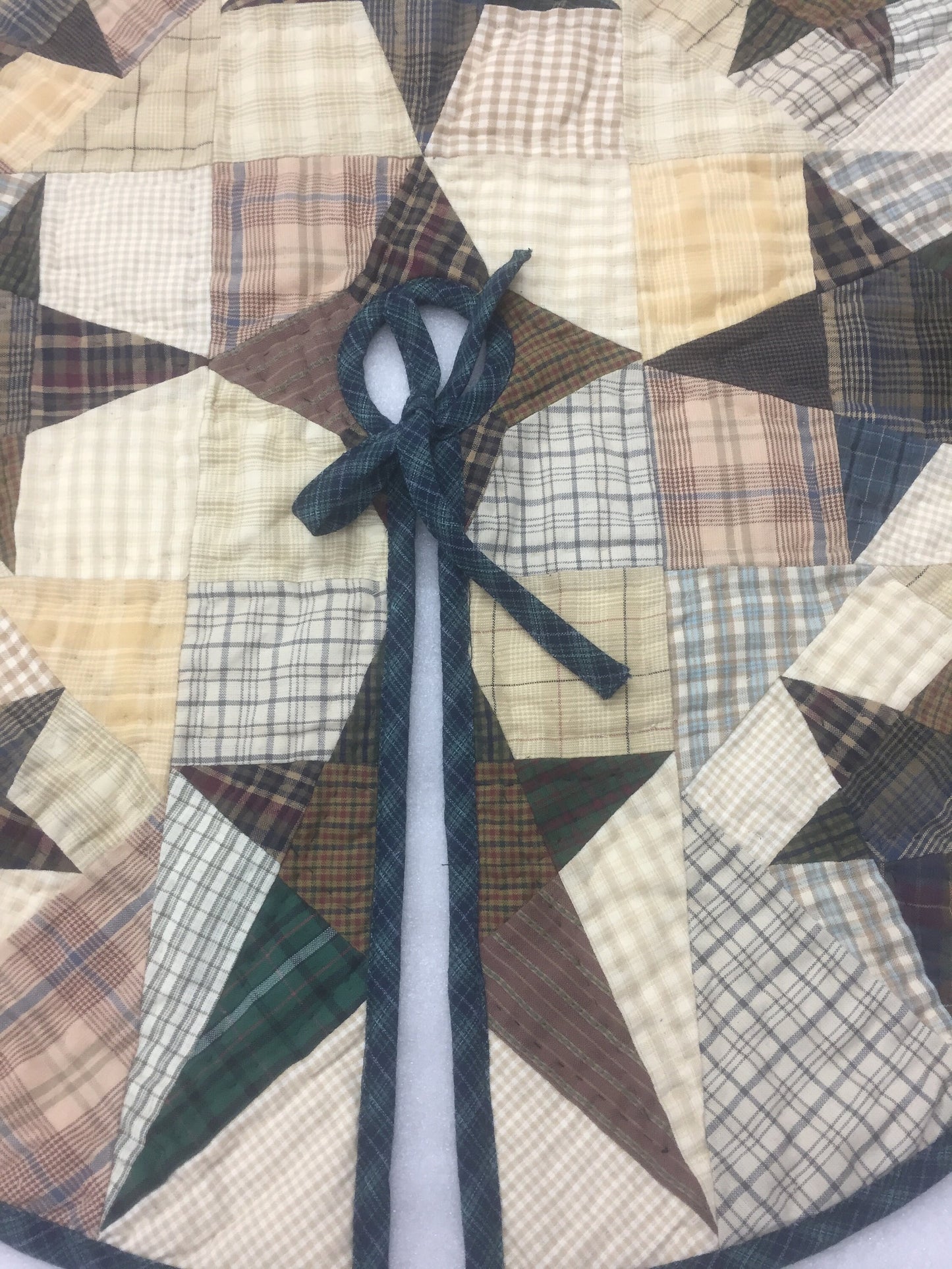 Christmas tree skirt 24" Round for Tabletop Trees. Primitive Star hand Quilted Handmade Heirloom Quality by HOME HEART Brands(Made in India)