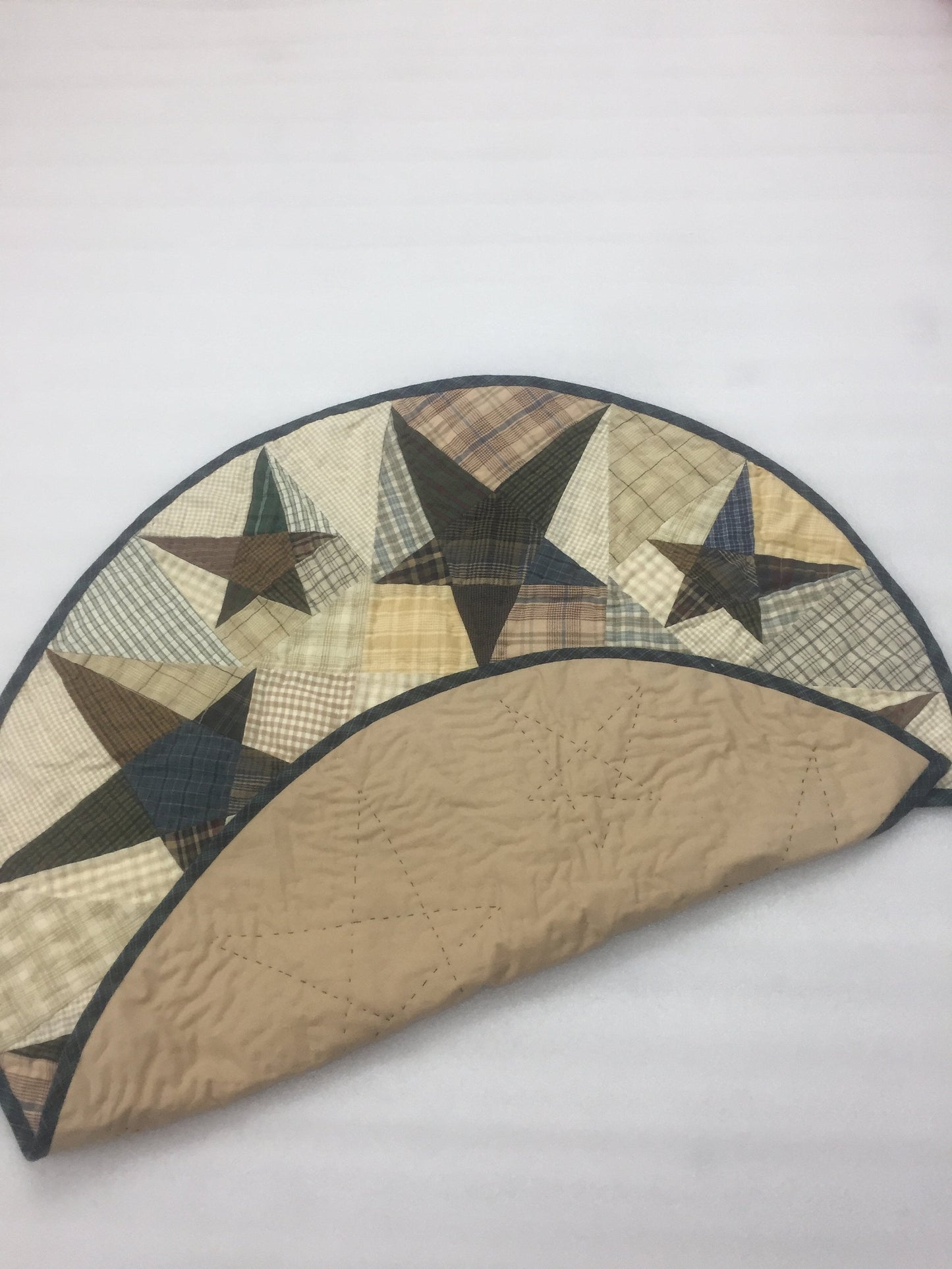 Christmas tree skirt 24" Round for Tabletop Trees. Primitive Star hand Quilted Handmade Heirloom Quality by HOME HEART Brands(Made in India)