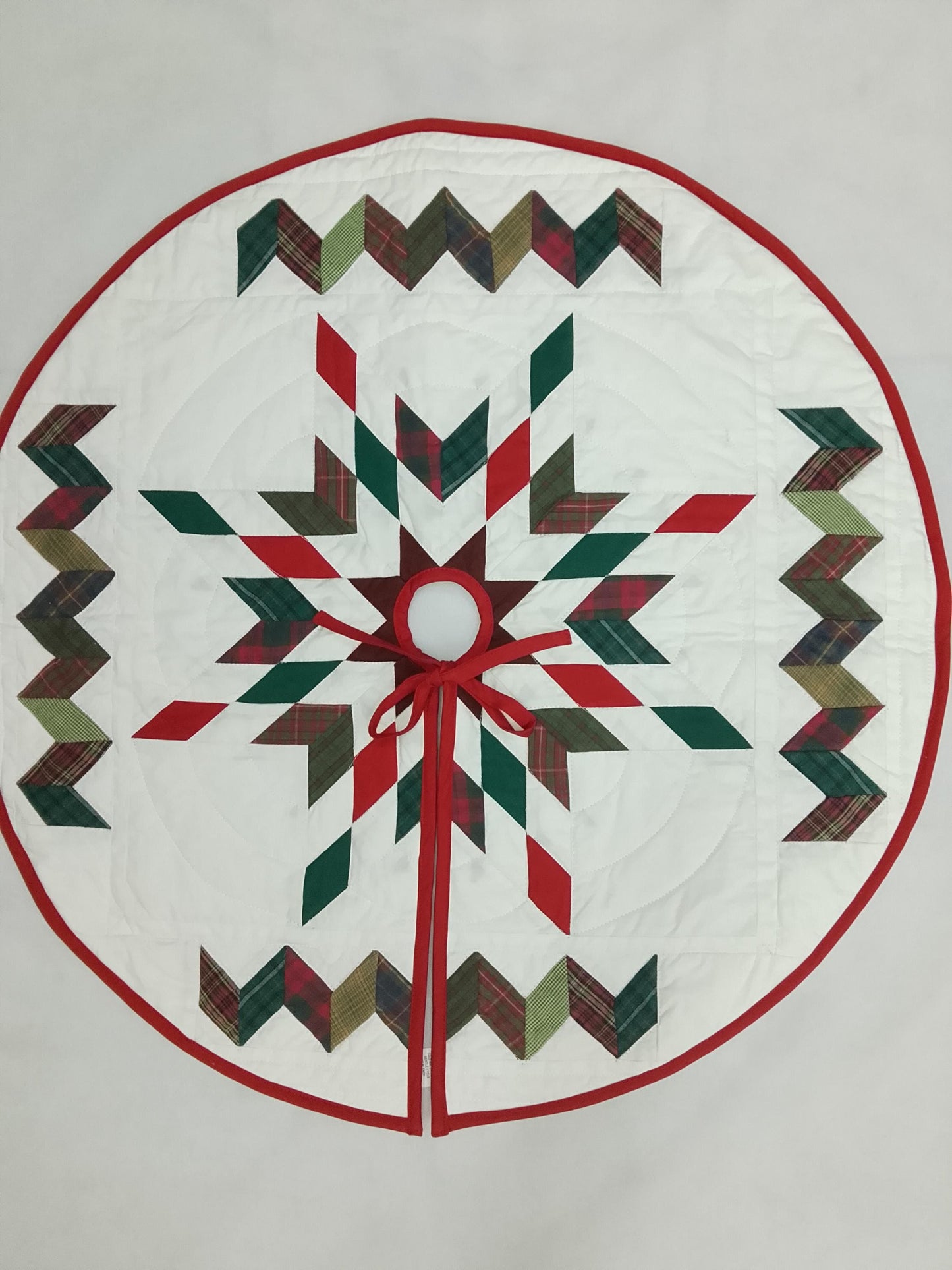 Christmas tree skirt patchwork Star Garland Quilted Christmas Tree Skirt - Calico Patchwork, Handmade by HOME HEART Brands( Made in India)
