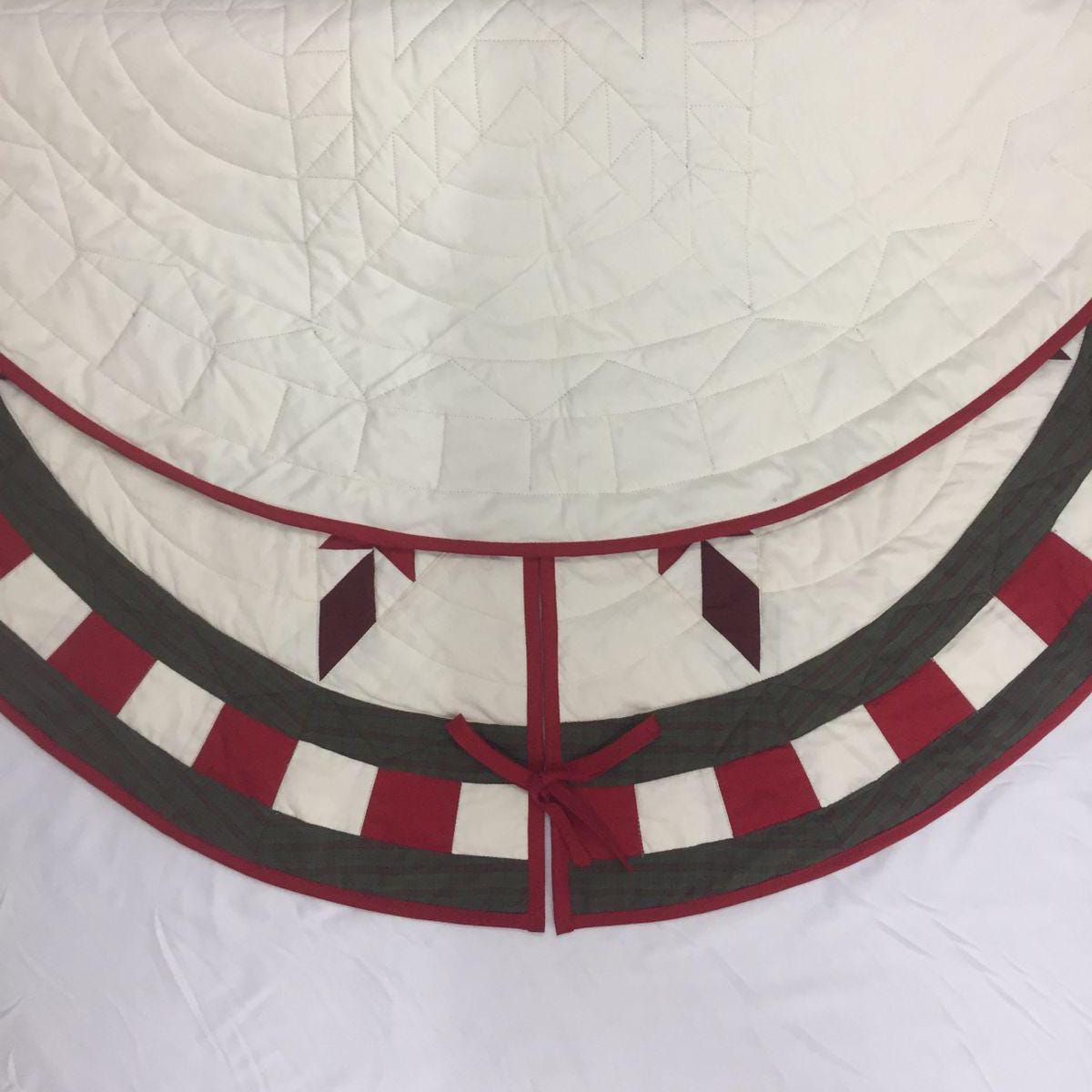 Christmas tree skirt quilted patchwork Feathered Star calico Thick Double Layer Heirloom Quality by HOME HEART Brands( Made in India)