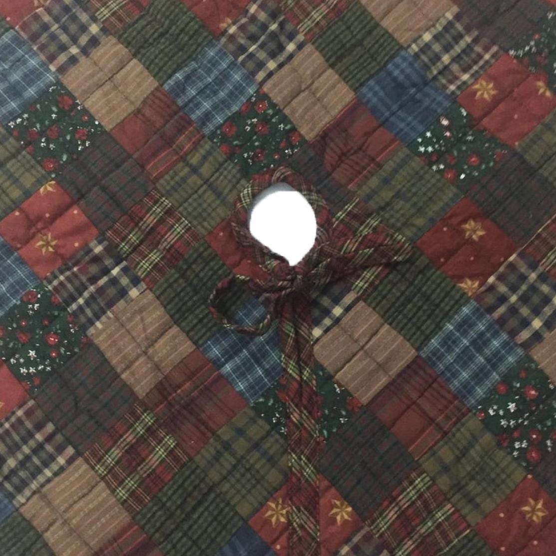 Christmas tree skirt 24 inch patchwork quilted Dazzling star assorted plaid Heirloom Quality tree skirt by HOME HEART Brands( Made in India)