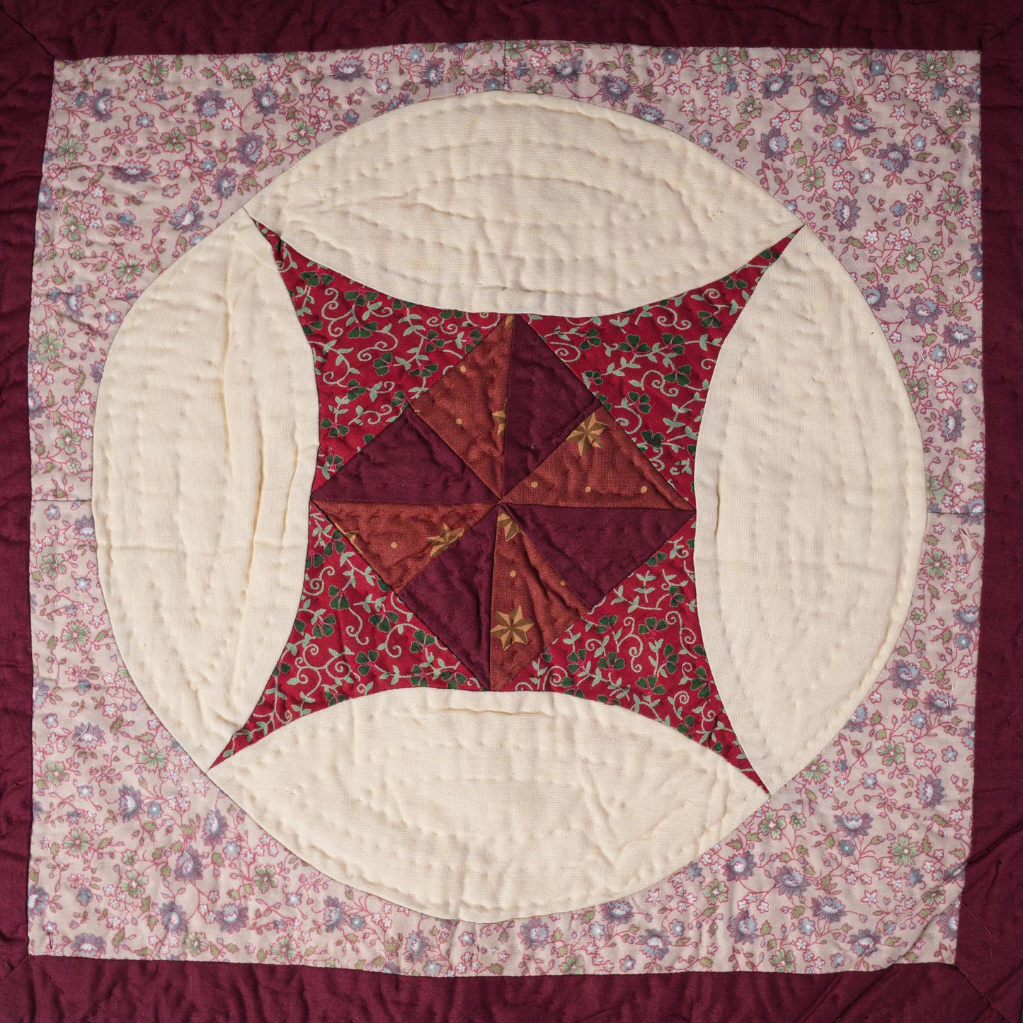 Hand made Hand quilted Throw Quilt, Table Topper 20"x20" Pinwheel red green calico quilt by Home Heart brands (Made in India)
