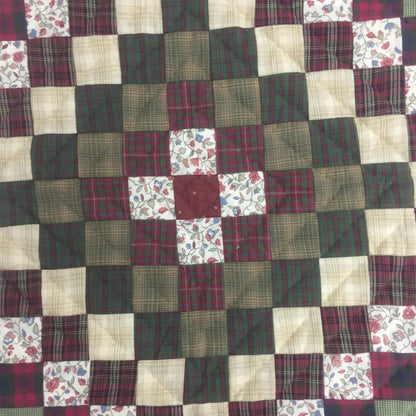 Hand quilted Block Quilt, Table Topper, Throw quilt Winterberry Garden Calico cotton zig zag quilt by Home Heart brands (Made in India)
