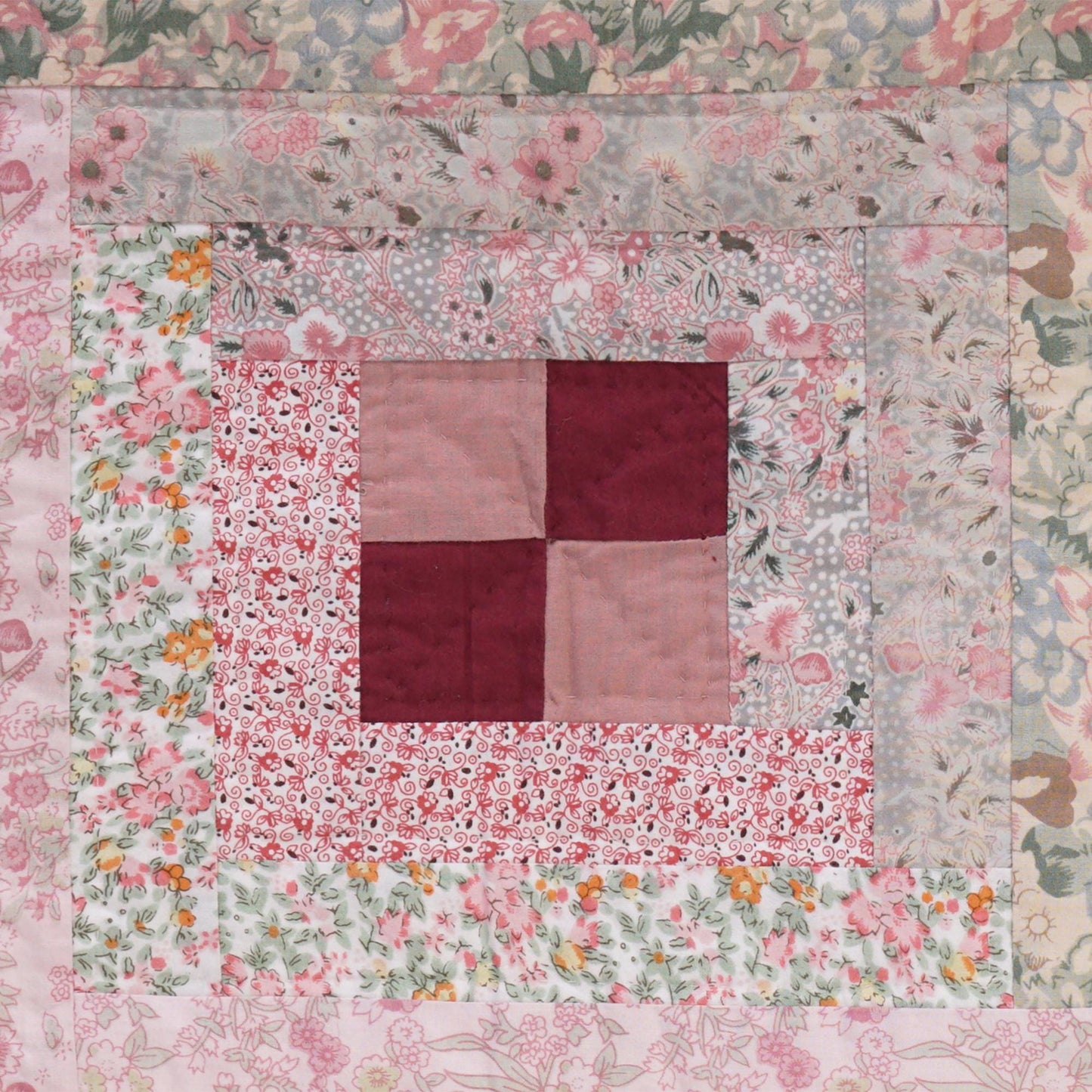 Hand Quilted small quilt 20"x20" table topper,square block, patchwork Mauve floral Log Cabin rod pocket by HOME HEART Brands(Made in India)