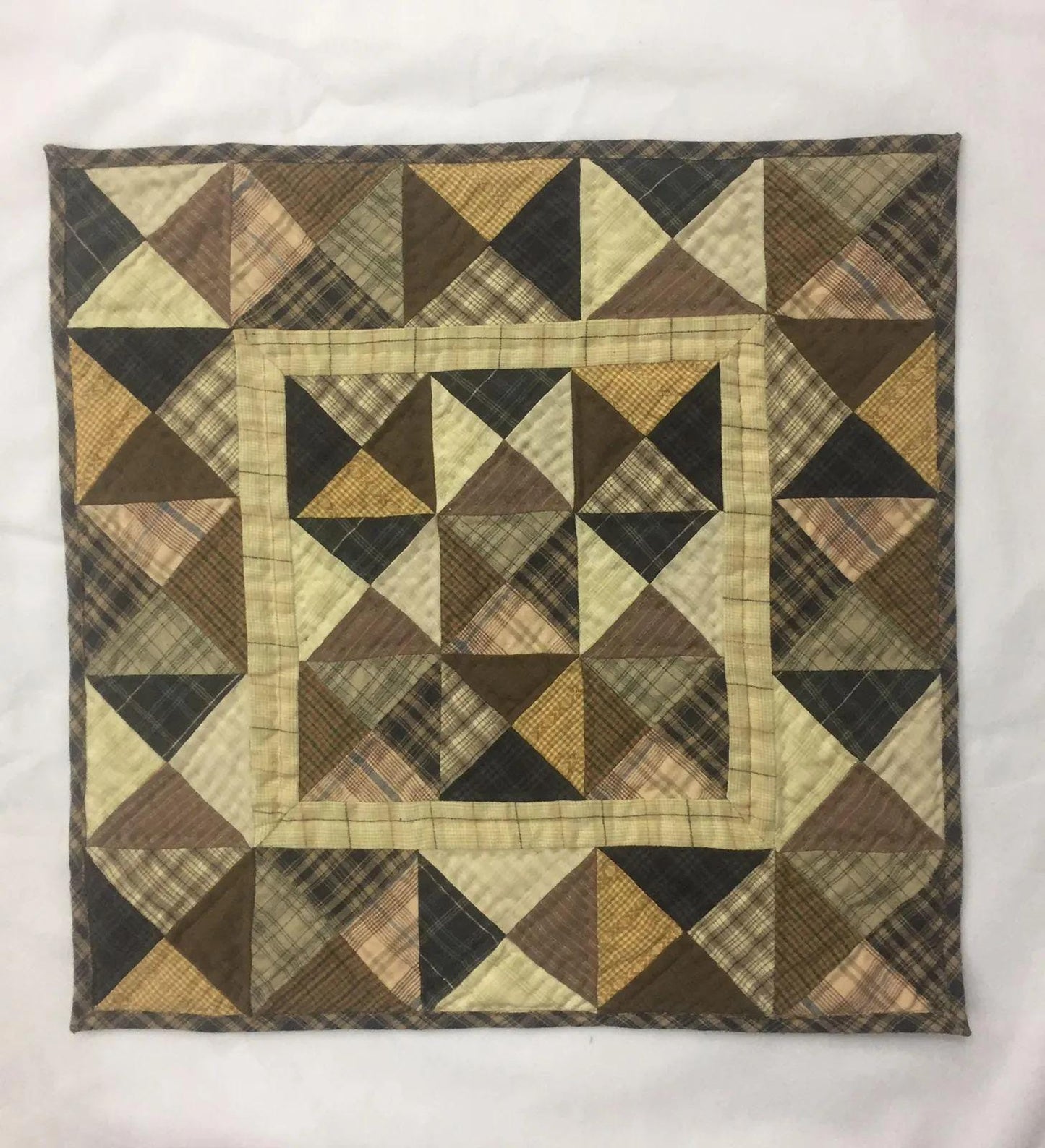 Throw Quilt, Wall hanging ,Table Toppers & baby quilt kaleidoscope country Hand Quilted cotton quilt by Home Heart brands (Made in India)