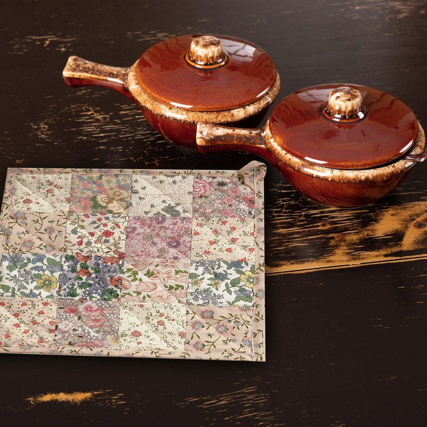 Quilted Pot Holder/Table topper/hot pads patchwork for kitchen Calico Country floral 9"x9" by HOME HEART Brands( Made in India)