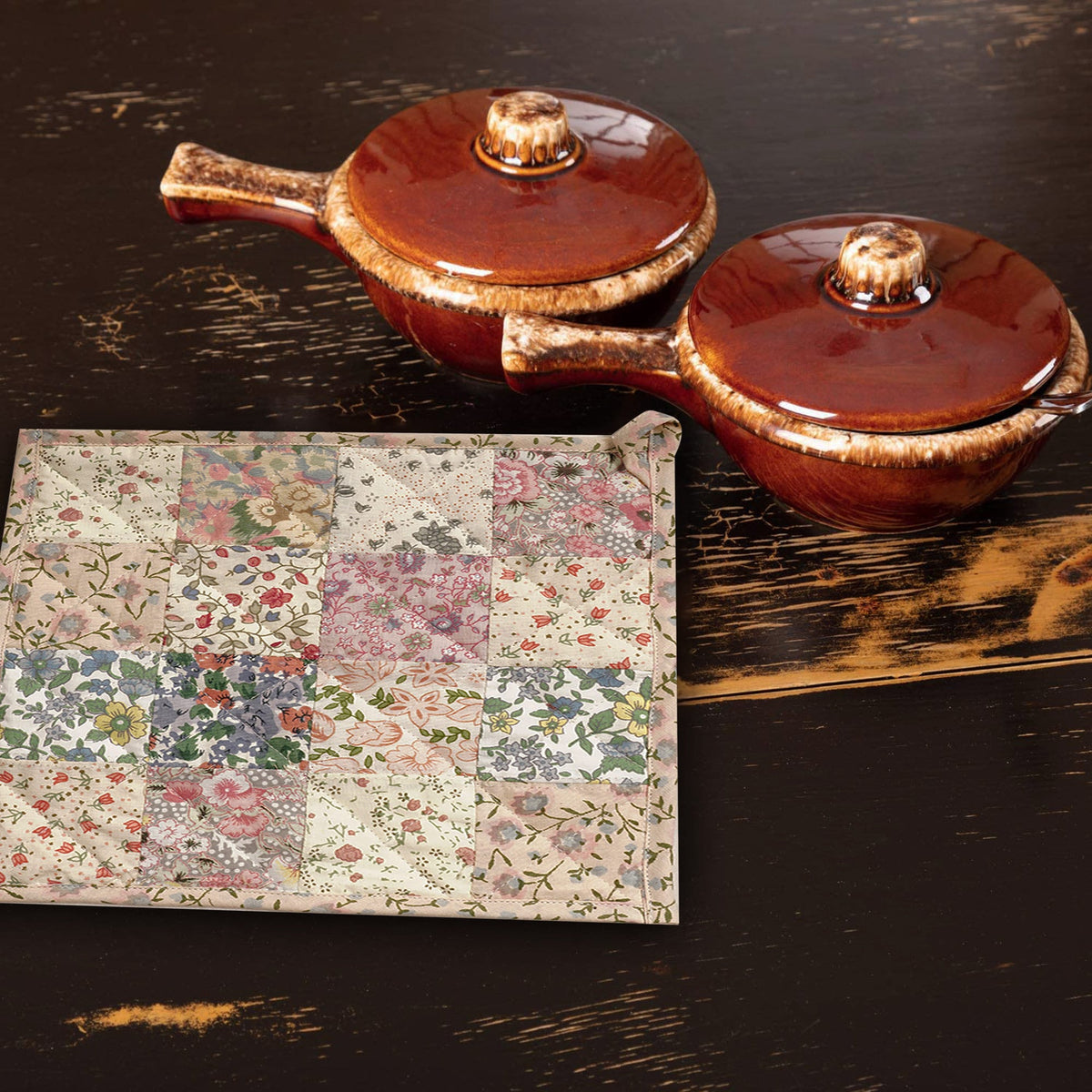 Quilted Pot Holder/Table topper/hot pads patchwork for kitchen Calico Country floral 9"x9" by HOME HEART Brands( Made in India)