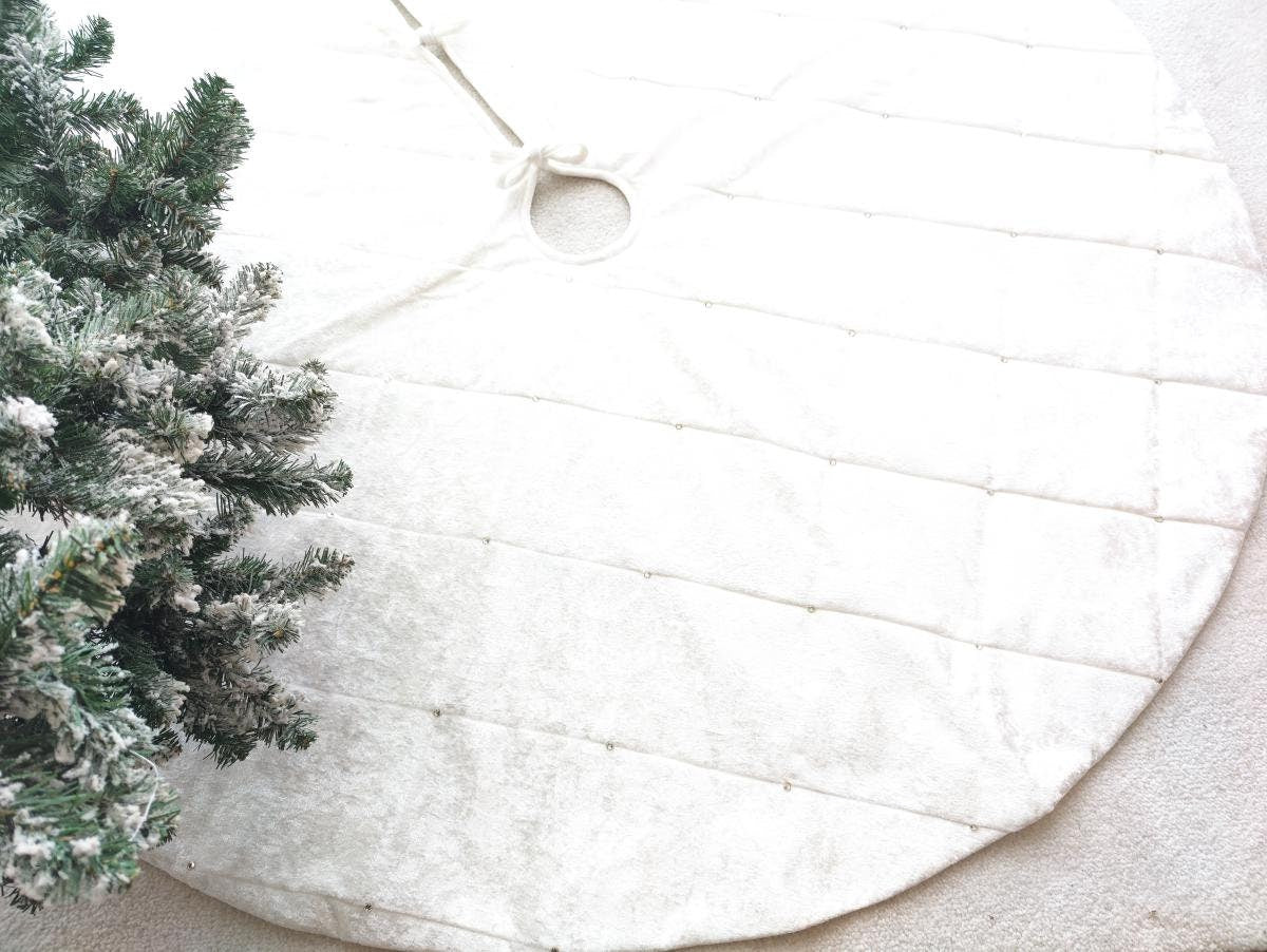 Christmas tree skirt quilted handmade Snow white Velvet beaded. Thick Double Layer by HOME HEART Brands(Made in India)