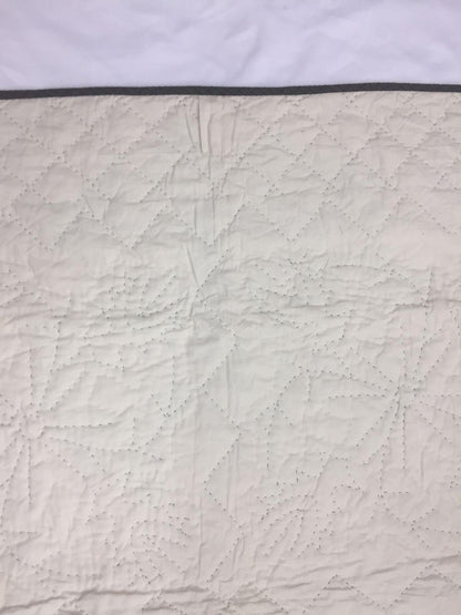 Hand made Throw Quilt, Table Toppers 44"x44" christmas poinsettia embroidered Hand Quilted Cotton quilt by Home Heart brands (Made in India)