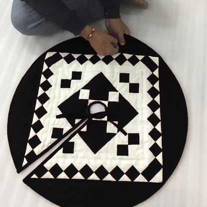 Christmas tree skirt hand made hand quilted patchwork country Black Diamond quilt Heirloom Quality by HOME HEART Brands(Made in India)