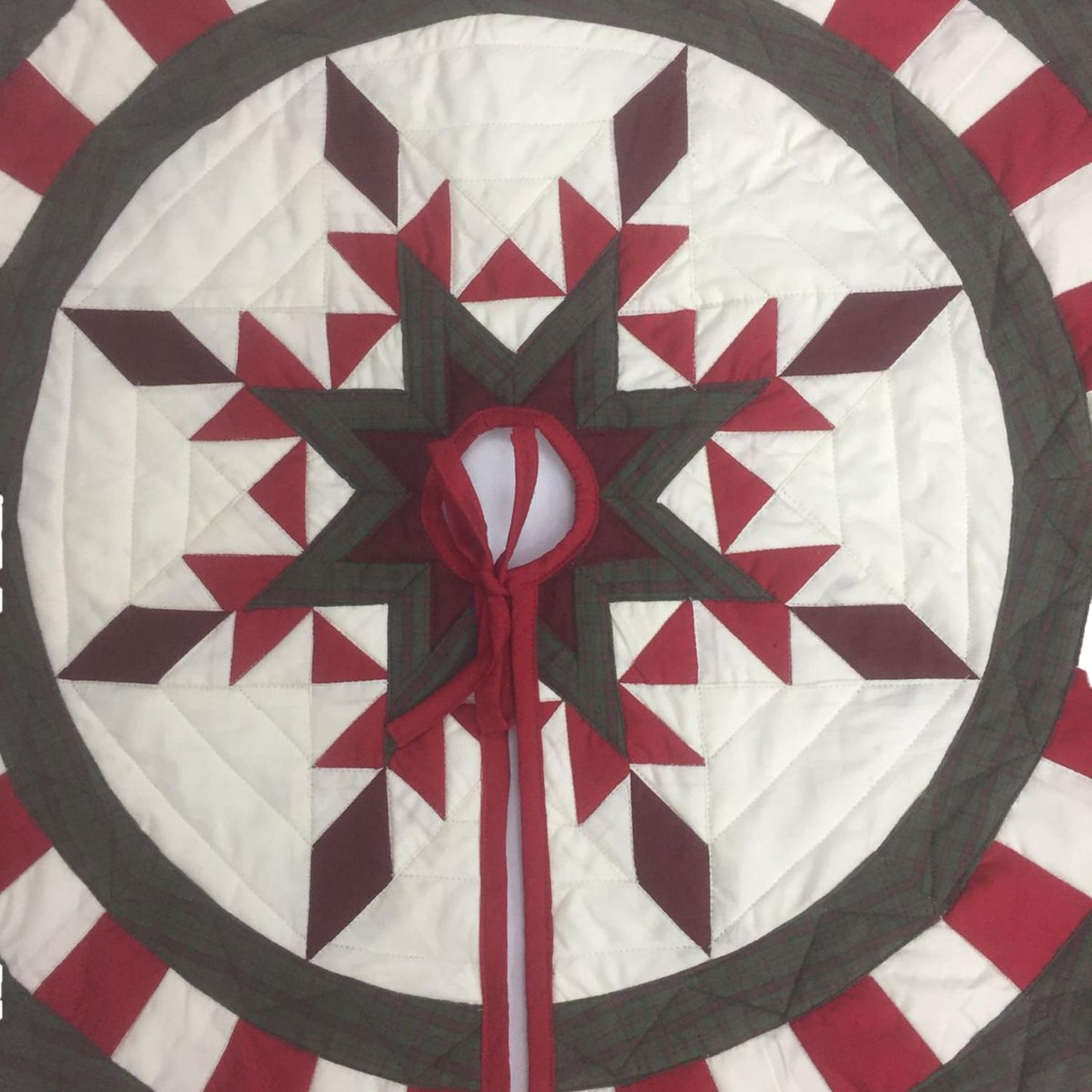 Christmas tree skirt quilted patchwork Feathered Star calico Thick Double Layer Heirloom Quality by HOME HEART Brands( Made in India)