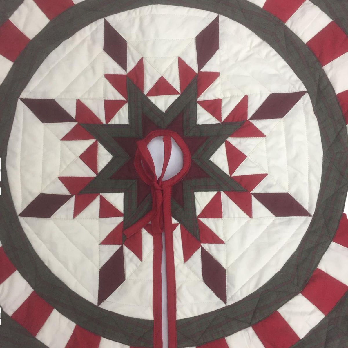 Christmas tree skirt quilted patchwork Feathered Star calico Thick Double Layer Heirloom Quality by HOME HEART Brands( Made in India)