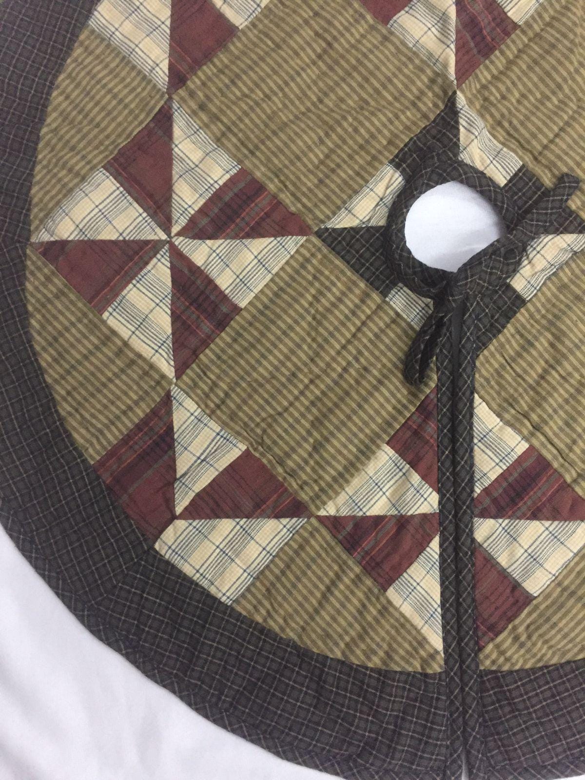 Christmas tree skirt 24" Round for Tabletop Trees. Christmas Star hand Quilted Handmade Heirloom Quality by HOME HEART Brands(Made in India)
