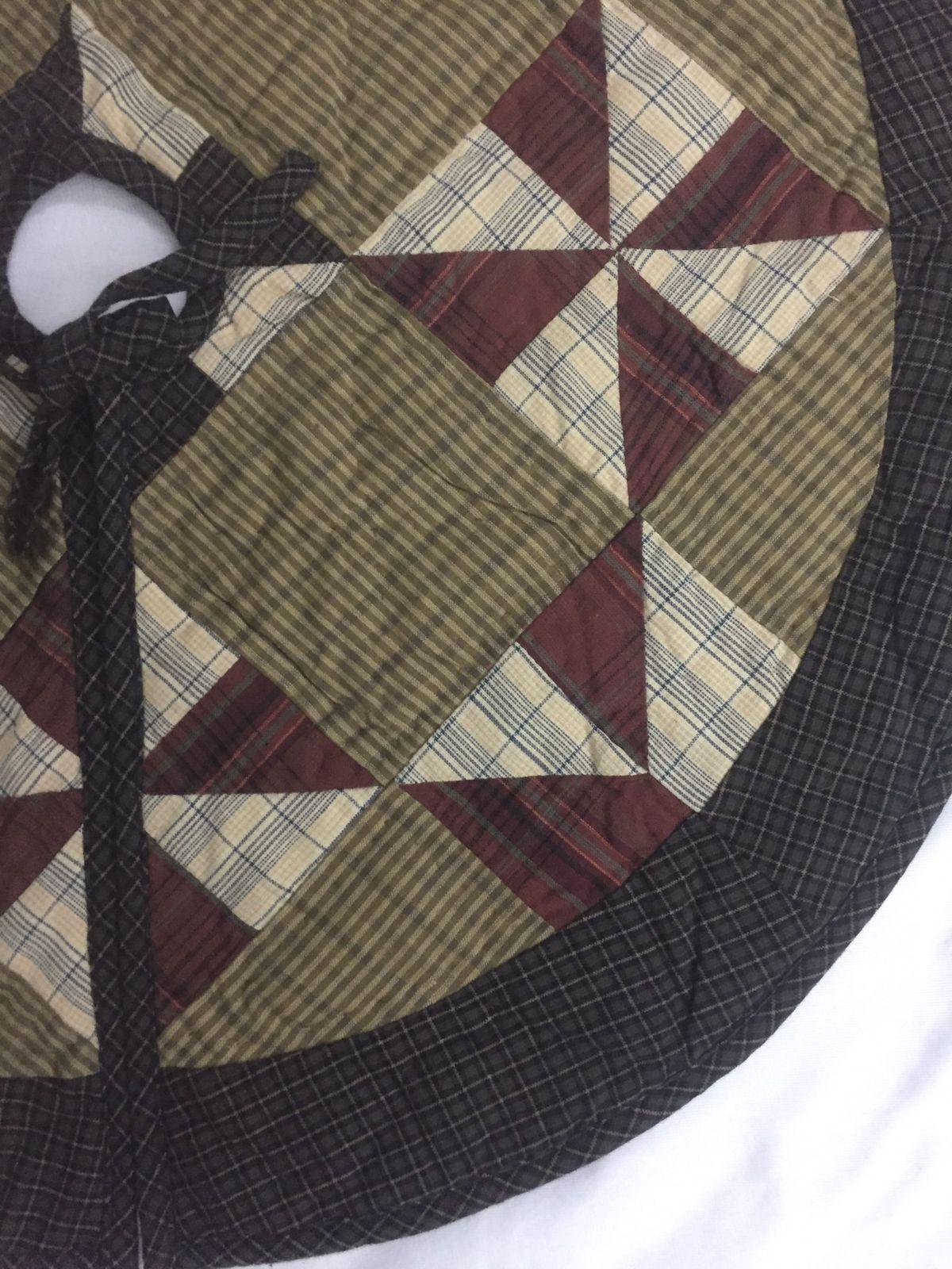 Christmas tree skirt 24" Round for Tabletop Trees. Christmas Star hand Quilted Handmade Heirloom Quality by HOME HEART Brands(Made in India)