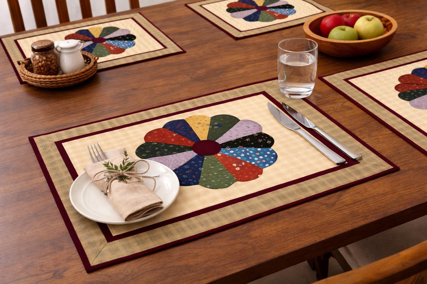 Quilted Placemat, Patchwork Calico Floral print, plaid Dresden plate placemat (14"x19")