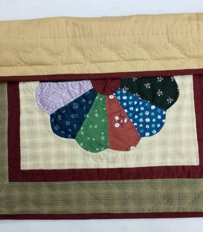 Quilted Placemat, Patchwork Calico Floral print, plaid Dresden plate placemat (14"x19")