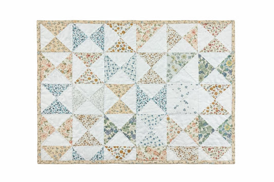 Hand made hand quilted placemats, tablemats, table topper,  patchwork Calico floral pinwheel 14"X19" by HOME HEART Brands (Made in India)