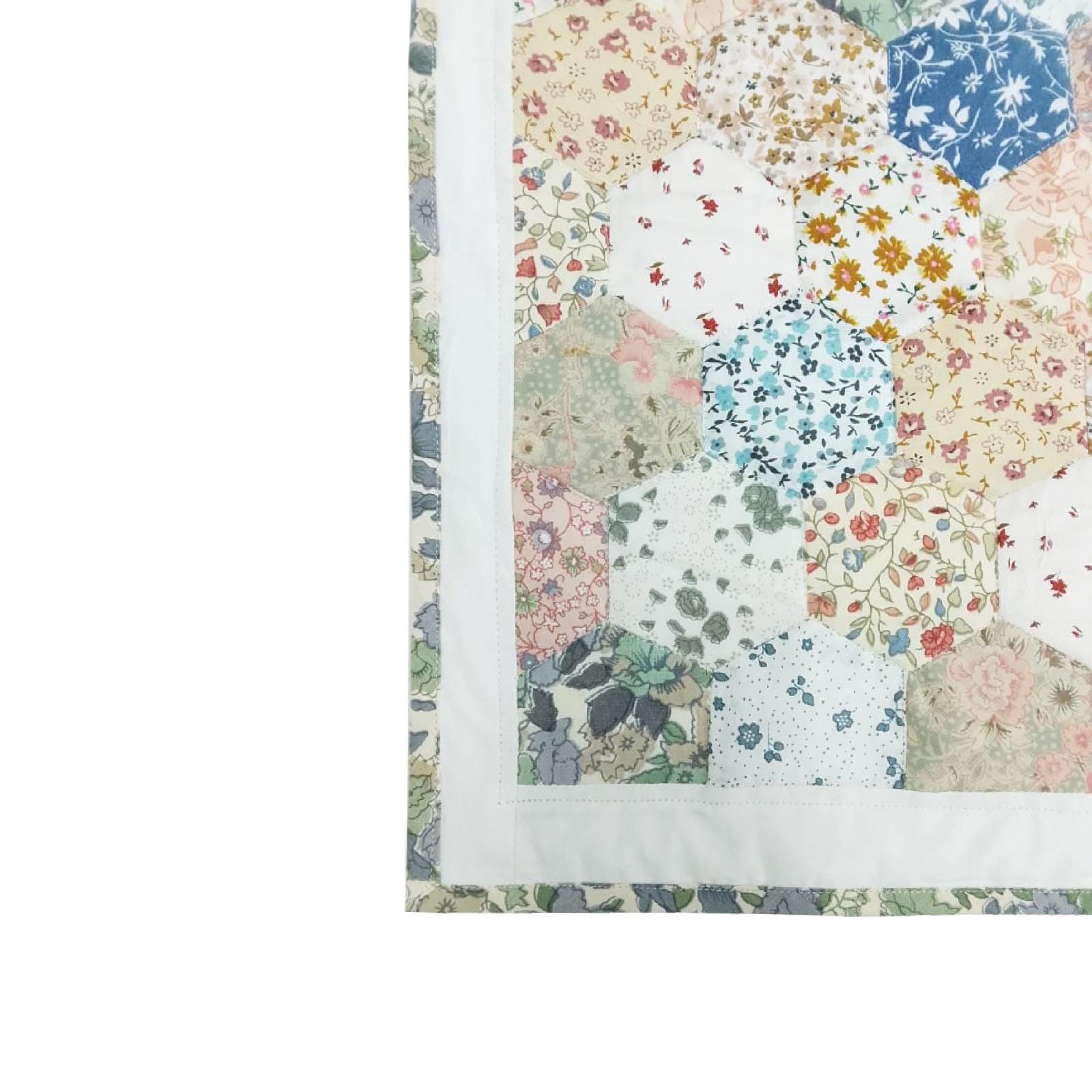 quilted Hexagon placemats tablemats patchwork Calico Country Floral 14"X19" by HOME HEART Brands (Made in India)