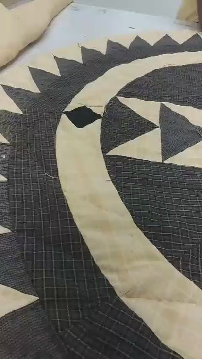 Hand made Hand quilted  round Table Topper Primitive flying geese plaid quilt by Home Heart brands (Made in India)